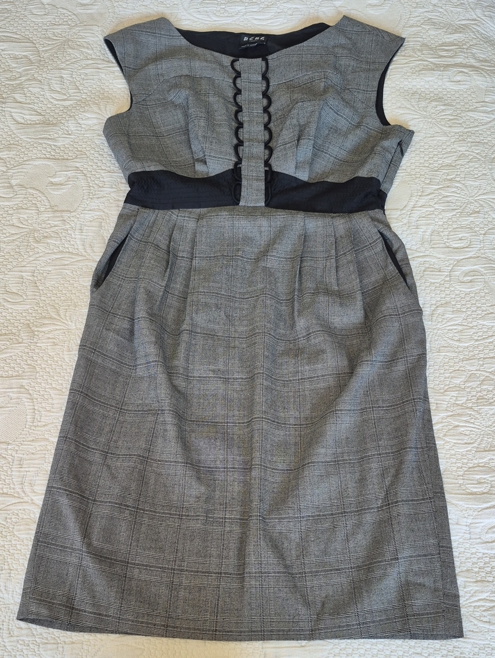 BCBG Paris women's size 10 gray plaid sleeveless dress VGUC